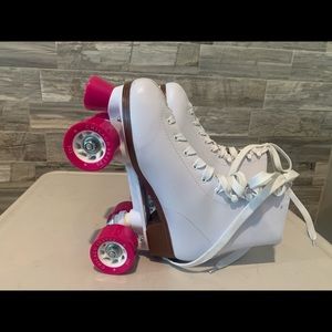 Womens white size 7 Like new roller skates